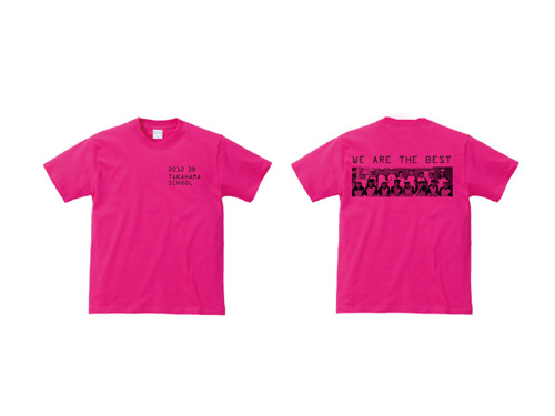 ピンクTシャツにクラス写真のデザインのTシャツ