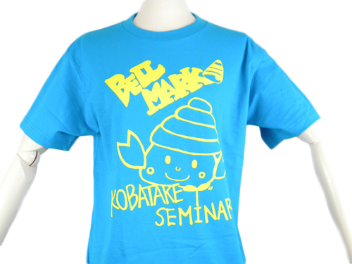 水色TシャツにヤドカリのデザインのゼミTシャツ前面