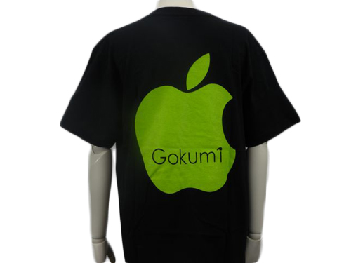 黒TシャツにアップルのデザインのクラスTシャツ背面