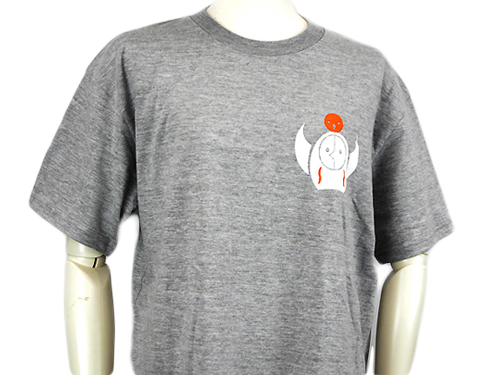 灰色Tシャツに岡本太郎のデザインのクラスTシャツ前面