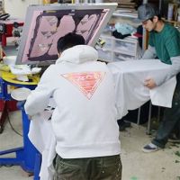 プリント作業を行うプリント職人達
